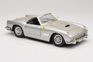 Ferrari California Kabrioletas Sidabrinis Tonka 1:18 01109-S1 Metalas - nuotrauka 6 iš 8