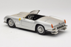 Ferrari California Kabrioletas Sidabrinis Tonka 1:18 01109-S1 Metalas - nuotrauka 7 iš 8