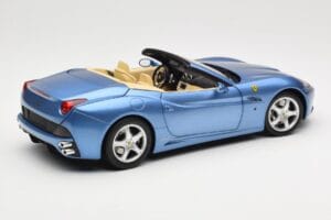 Ferrari California Šviesiai Mėlynas Hot Wheels 1:18 N2043 Metalas - nuotrauka 3 iš 8