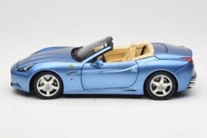 Ferrari California Šviesiai Mėlynas Hot Wheels 1:18 N2043 Metalas - nuotrauka 4 iš 8
