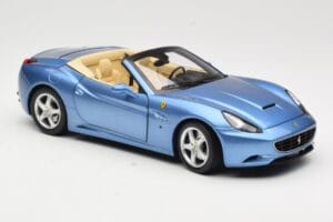 Ferrari California Šviesiai Mėlynas Hot Wheels 1:18 N2043 Metalas - nuotrauka 6 iš 8