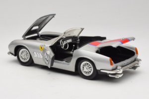 Ferrari California #22 Sidabrinis Raudona Juosta 1966 Tonka 1:18 01109-S2 Metalas - nuotrauka 5 iš 8