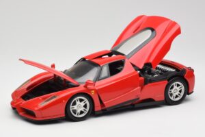 Ferrari Enzo Raudonas Hot Wheels 1:18 56293 Metalas - nuotrauka 2 iš 8