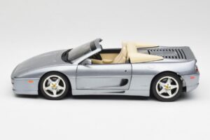 Ferrari F355 Spider Sidabrinis Hot Wheels 1:18 23907-M1 Metalas - nuotrauka 4 iš 8