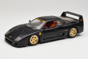 Ferrari F40 Juodas su Auksiniais Ratais Bburago 1:18 3032-B2 Metalas