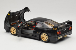 Ferrari F40 Juodas su Auksiniais Ratais Bburago 1:18 3032-B2 Metalas - nuotrauka 5 iš 8