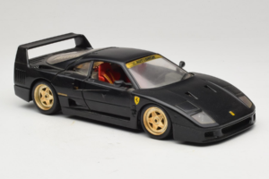 Ferrari F40 Juodas su Auksiniais Ratais Bburago 1:18 3032-B2 Metalas - nuotrauka 6 iš 8