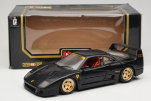 Ferrari F40 Juodas su Auksiniais Ratais Bburago 1:18 3032-B2 Metalas - nuotrauka 8 iš 8