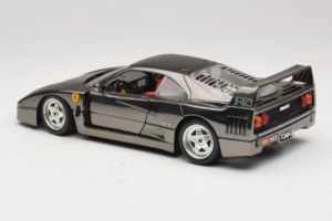 Ferrari F40 Chrome Black Bburago 1:18 3401-B1 Metalas - nuotrauka 7 iš 8