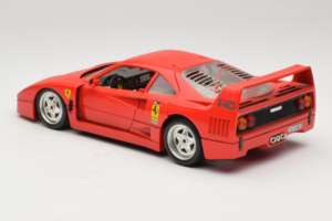 Ferrari F40 Club Deutschland Raudonas Bburago 1:18 3032-L3 Metalas - nuotrauka 7 iš 8