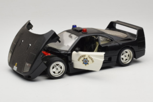 Ferrari F40 Highway Patrol Juodas Baltas Bburago 1:18 3022-H1 Metalas - nuotrauka 2 iš 8