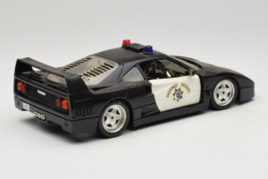 Ferrari F40 Highway Patrol Juodas Baltas Bburago 1:18 3022-H1 Metalas - nuotrauka 3 iš 8