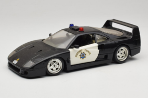Ferrari F40 Highway Patrol Juodas Baltas Bburago 1:18 3022-H1 Metalas