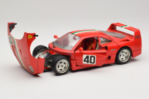 Ferrari F40 #40 Raudonas su Italijos Vėliava Bburago 1:18 3032-P1 Metalas - nuotrauka 2 iš 8
