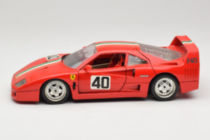 Ferrari F40 #40 Raudonas su Italijos Vėliava Bburago 1:18 3032-P1 Metalas - nuotrauka 4 iš 8