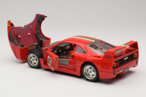Ferrari F40 #40 Raudonas su Italijos Vėliava Bburago 1:18 3032-P1 Metalas - nuotrauka 5 iš 8