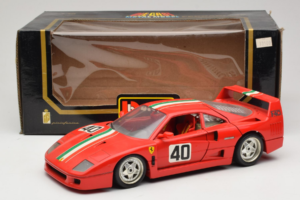 Ferrari F40 #40 Raudonas su Italijos Vėliava Bburago 1:18 3032-P1 Metalas - nuotrauka 8 iš 8