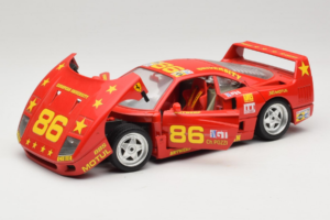 Ferrari F40 LM #86 Ch. Pozzi IMSA 24 Hours of Le Mans 1985 Raudonas Bburago 1:18 3332-P6 Metalas - nuotrauka 2 iš 8