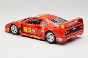 Ferrari F40 LM #86 Ch. Pozzi IMSA 24 Hours of Le Mans 1985 Raudonas Bburago 1:18 3332-P6 Metalas - nuotrauka 7 iš 8