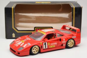 Ferrari F40 Pirelli Agip #1 Ferrari Club Italia Raudonas Bburago 1:18 3032-P2 Metalas - nuotrauka 8 iš 8