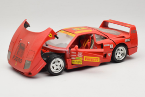 Ferrari F40 Pirelli BBS Raudonas Bburago 1:18 3032-P4 Metalas - nuotrauka 2 iš 8