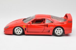Ferrari F40 Raudonas Bburago 1:18 3032 Metalas - nuotrauka 4 iš 8