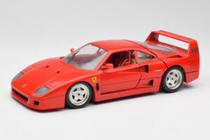 Ferrari F40 Raudonas Bburago 1:18 3032 Metalas