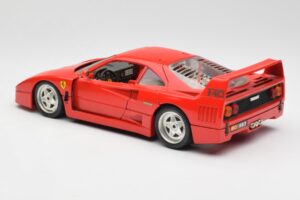 Ferrari F40 Raudonas Bburago 1:18 3032 Metalas - nuotrauka 7 iš 8