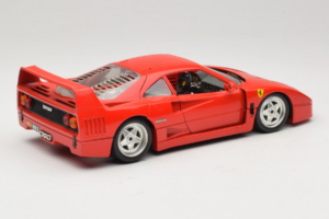 Ferrari F40 Raudonas Diamond Edition Bburago 1:18 3022-P1 Metalas - nuotrauka 3 iš 8