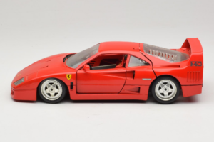 Ferrari F40 Raudonas Diamond Edition Bburago 1:18 3022-P1 Metalas - nuotrauka 4 iš 8