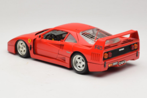Ferrari F40 Raudonas Diamond Edition Bburago 1:18 3022-P1 Metalas - nuotrauka 7 iš 8