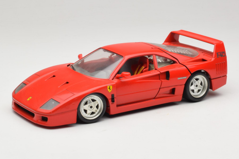 Ferrari F40 Raudonas Diamond Edition Bburago 1:18 3022-P1 Metalas