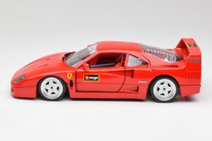 Ferrari F40 Raudonas Bburago 1:18 3332 Metalas - nuotrauka 4 iš 8
