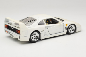 Ferrari F40 Baltas Bburago 1:18 3332-W4 Metalas - nuotrauka 3 iš 8