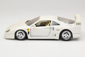 Ferrari F40 Baltas Bburago 1:18 3332-W4 Metalas - nuotrauka 4 iš 8