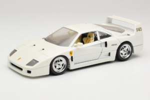 Ferrari F40 Baltas Bburago 1:18 3332-W4 Metalas