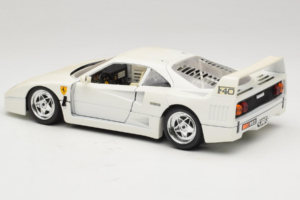 Ferrari F40 Baltas Bburago 1:18 3332-W4 Metalas - nuotrauka 7 iš 8