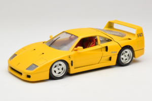 Ferrari F40 Geltonas Bburago 1:18 3032-Y1 Metalas