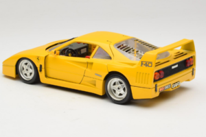 Ferrari F40 Geltonas Bburago 1:18 3032-Y1 Metalas - nuotrauka 7 iš 8