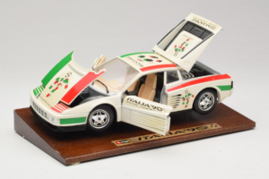 Ferrari Testarossa Italia 90 Baltas Bburago 1:18 3059-W1 Metalas - nuotrauka 3 iš 8
