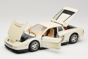 Ferrari Testarossa Baltas Bburago 1:18 3019-W1 Metalas - nuotrauka 2 iš 8