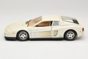 Ferrari Testarossa Baltas Bburago 1:18 3019-W1 Metalas - nuotrauka 4 iš 8