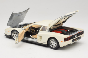 Ferrari Testarossa Baltas Bburago 1:18 3019-W1 Metalas - nuotrauka 5 iš 8