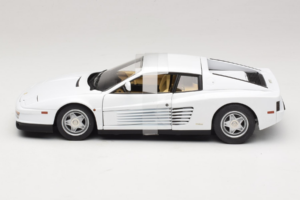 Ferrari Testarossa Baltas Miami Vice Hot Wheels 1:18 P9904 Metalas - nuotrauka 3 iš 6