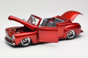 Ford Cabriolet Red Metallic Road Signature 1:18 30028 Metalas - nuotrauka 2 iš 8