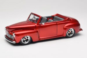 Ford Cabriolet Red Metallic Road Signature 1:18 30028 Metalas