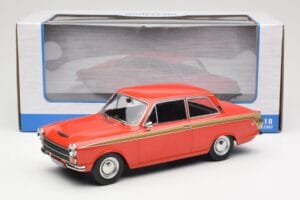Ford Cortina Lotus Red & Gold Stripe MCG 1:18 MCG18532 Metalas - nuotrauka 6 iš 6