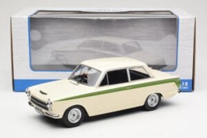 Ford Cortina Lotus White & Green Stripe MCG 1:18 MCG18434 Metalas - nuotrauka 6 iš 6