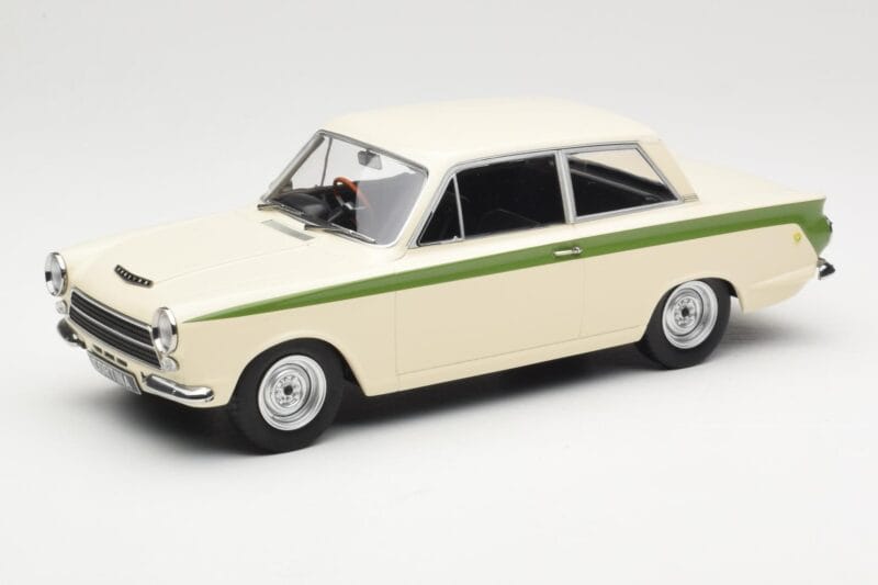 Ford Cortina Lotus White & Green Stripe MCG 1:18 MCG18434 Metalas