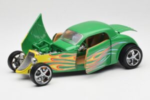 Ford Coupe Žalias su Ugnimi Road Signature 1:18 30109 Metalas - nuotrauka 2 iš 8
